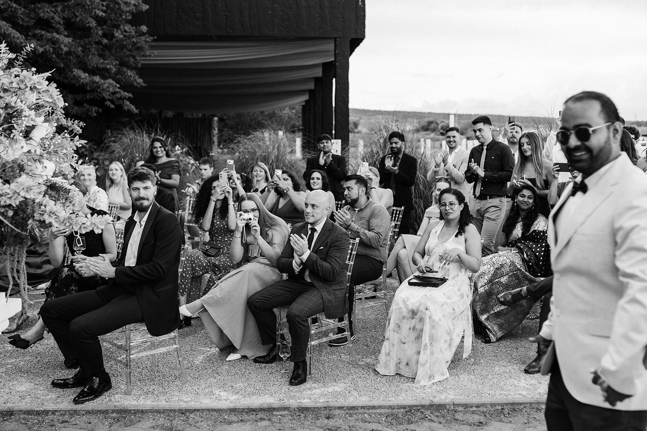 Gosti promatraju ceremoniju vjenčanja